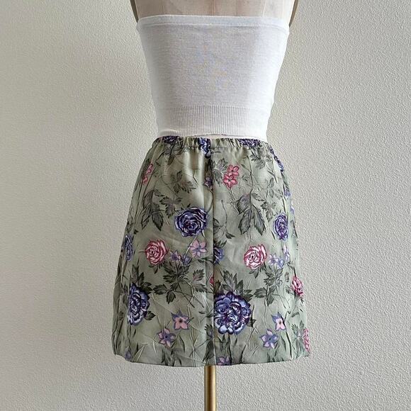 handmade sage green floral crinkle mini skirt - Picture 3 of 9